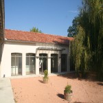 Cour d'honneur Espace culturel René Fontanilles.jpg